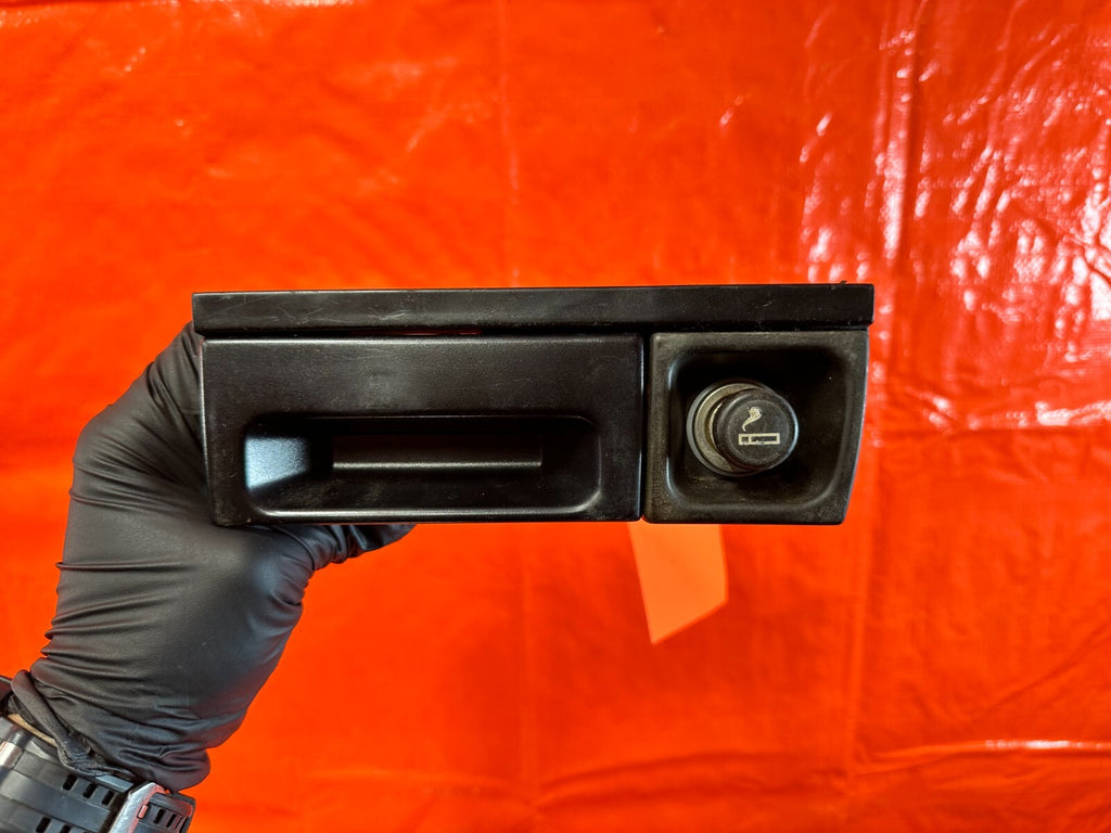 94   01 ACURA INTEGRA   FRONT CONSOLE PANEL ASH TRAY HOUSING   BLACK   OEM 2810