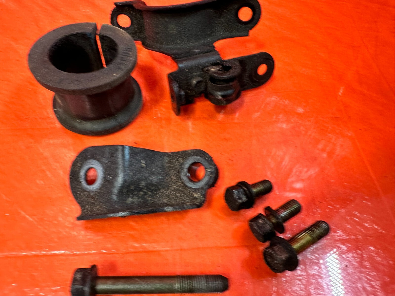 04 08 ACURA TSX   POWER STEERING RACK BRACKETS W/ BOLTS HARDWARE   OEM #2913