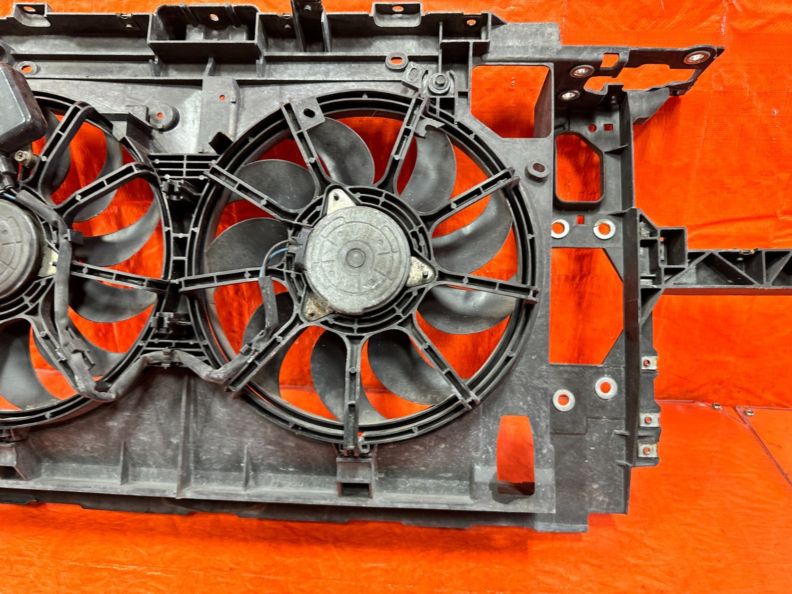 08 15 INFINITI G37 COUPE &   PLASTIC FRONT RADIAOTR SUPPORT W/ FANS   OEM 3114