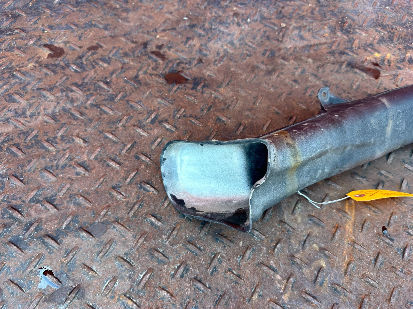 02 05 LEXUS SC430   UPPER AIR DUCT GUIDE PASSENGER RIGHT   OEM FACTORY #2888