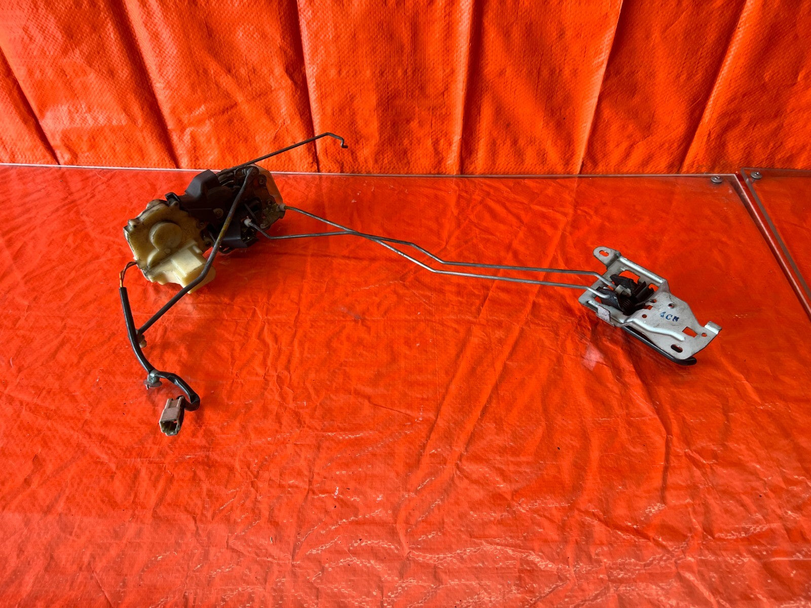94 01 INTEGRA SEDAN   PASSENGER RIGHT FRONT DOOR LOCK ACTUATOR   OEM #1239