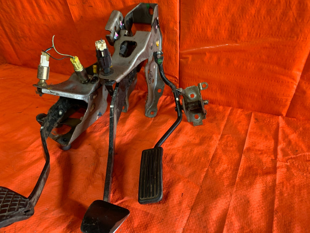 02 05 HONDA CIVIC SI 2.0 EP3   COMPLETE PEDAL SET GAS BRAKE CLUTCH PEDALS OEM OE4