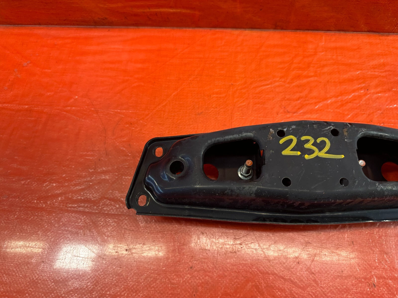 08 15 INFINITI G37 & Q60 COUPE   RWD ONLY   MANUAL TRANSMISSION BRACKET OEM #2324