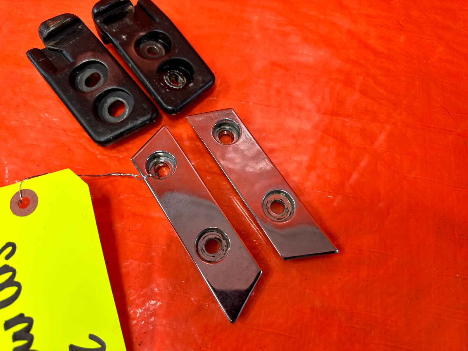 90 93 MAZDA MX 5 MIATA   LEFT AND RIGHT CONVERTIBLE SOFT TOP CATCHERS OEM #2675