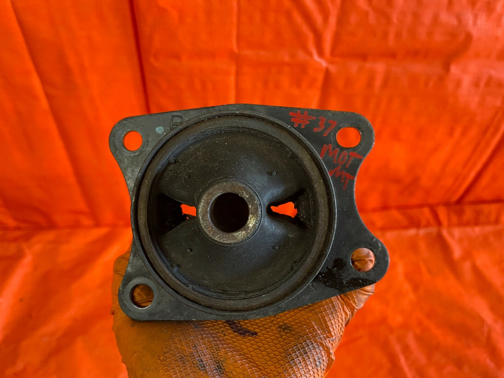 00 09 HONDA S2000   PASSENGER RIGHT DIFFERENTIL RUBBER MOUNT   OEM FACTORY #370
