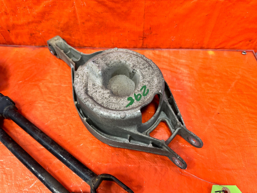 03 07 INFINITI G35 COUPE RIGHT REAR SPINDLE KNUCKLE HUB W/ ALL CONTROL ARMS 2982