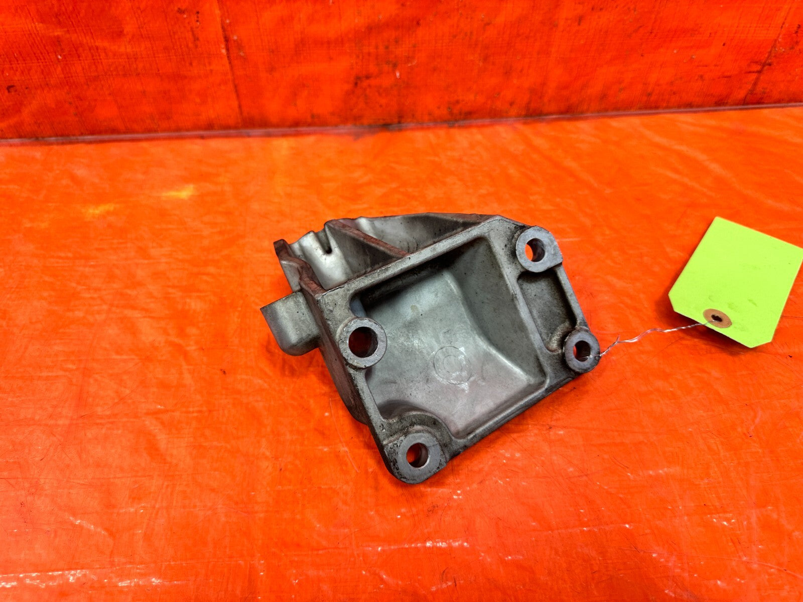 03 07 INFINITI G35 COUPE   LEFT ALUMINUM ENGINE BRACKET   REAR WHEEL DRIVE 2982