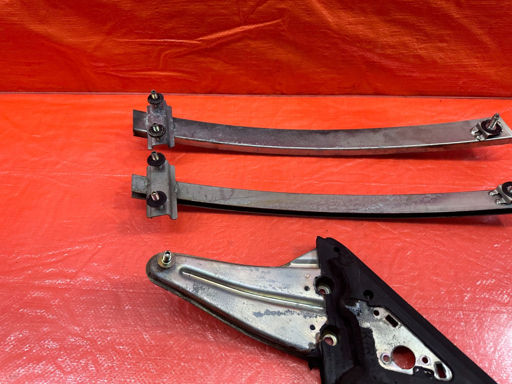 90 93 ACURA INTEGRA 2D   DOOR SASH & GUIDE WINDOW CHANNEL BRACKET SET RIGHT #18911