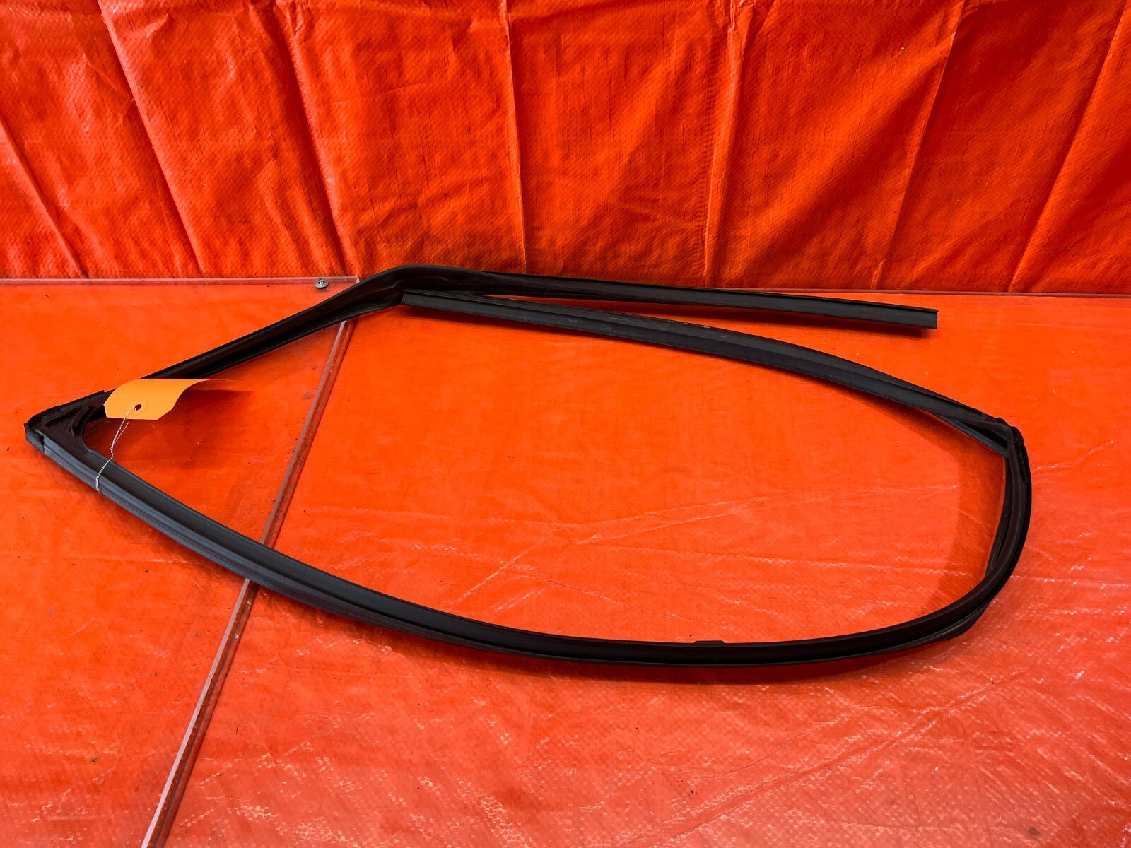 13 18 ACURA RDX   PASSENGER RIGHT FRONT DOOR RUN CHANNEL RUBBER GASKET OEM #15310