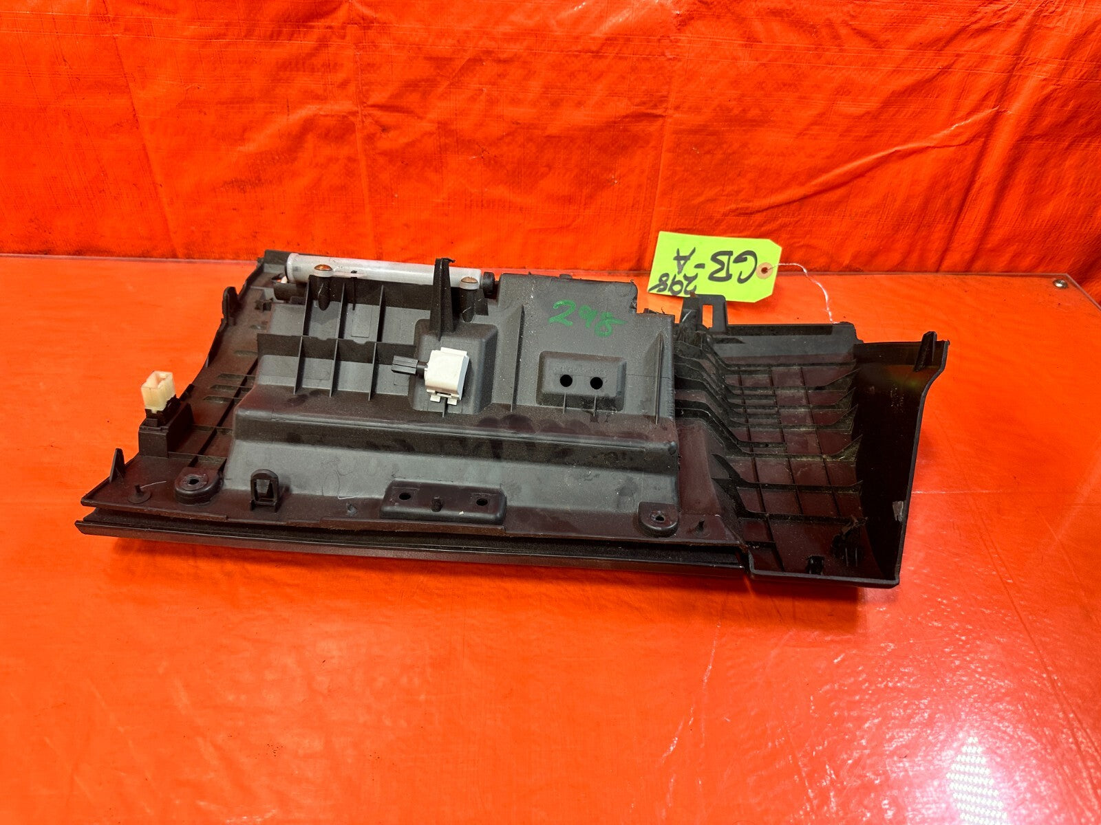 03 07 INFINITI G35 COUPE   GLOVE BOX ASSEMBLY   BLACK COLOR   OEM #2982