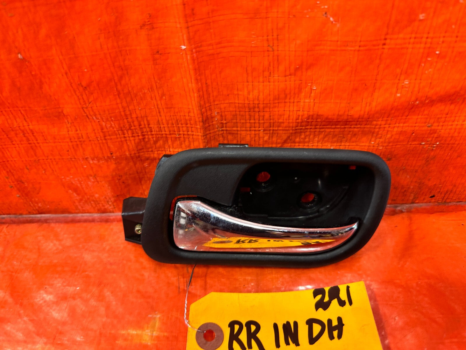 04 08 ACURA TSX   PASSENGER RIGHT REAR   INTERIOR DOOR GRAB PULL HANDLE OEM 2911