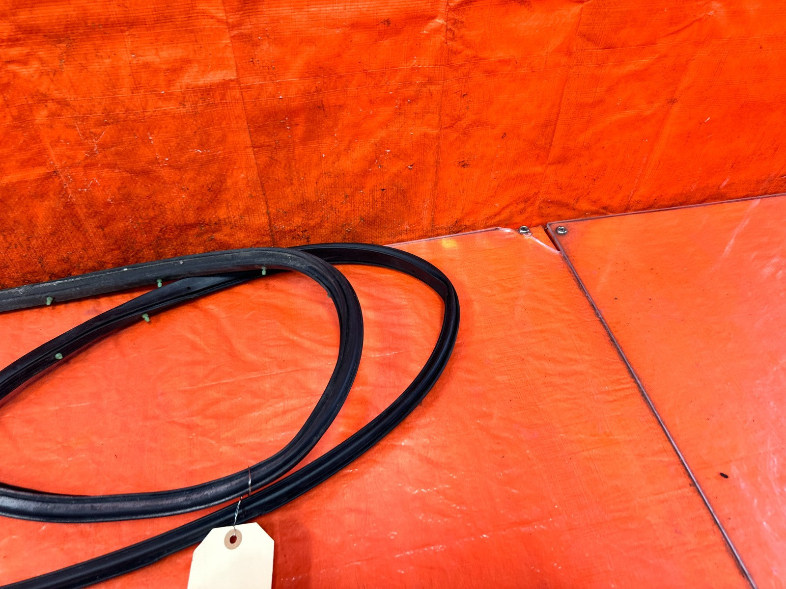 90 91 HONDA CIVIC HATCHBACK   RIGHT FRONT   DOOR WEATHER STRIP   OEM 3271