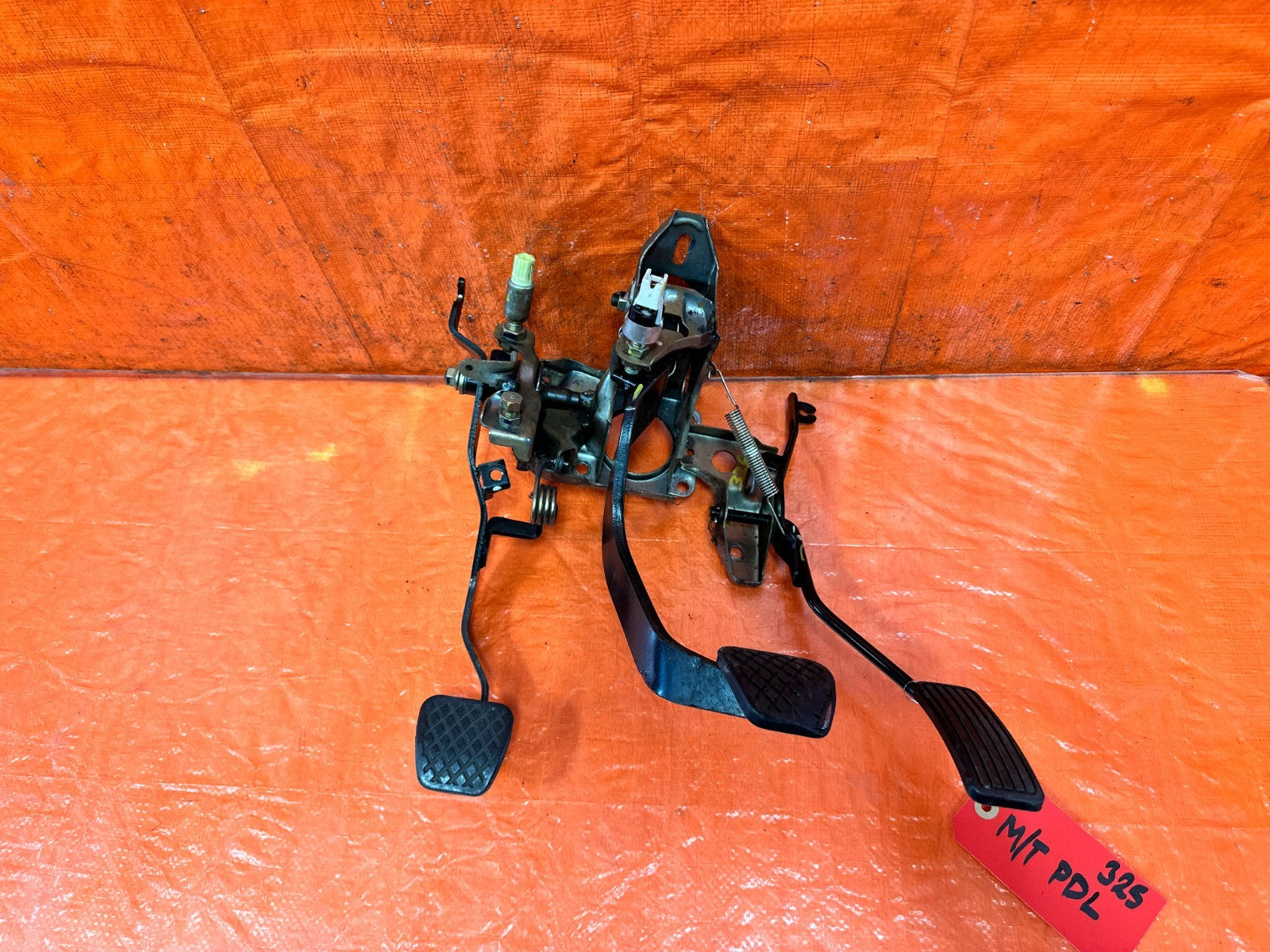 88 91 HONDA CRX   5 SPEED MANUAL PEDALS GAS BRAKE CLUTCH   OEM FACTORY #3251