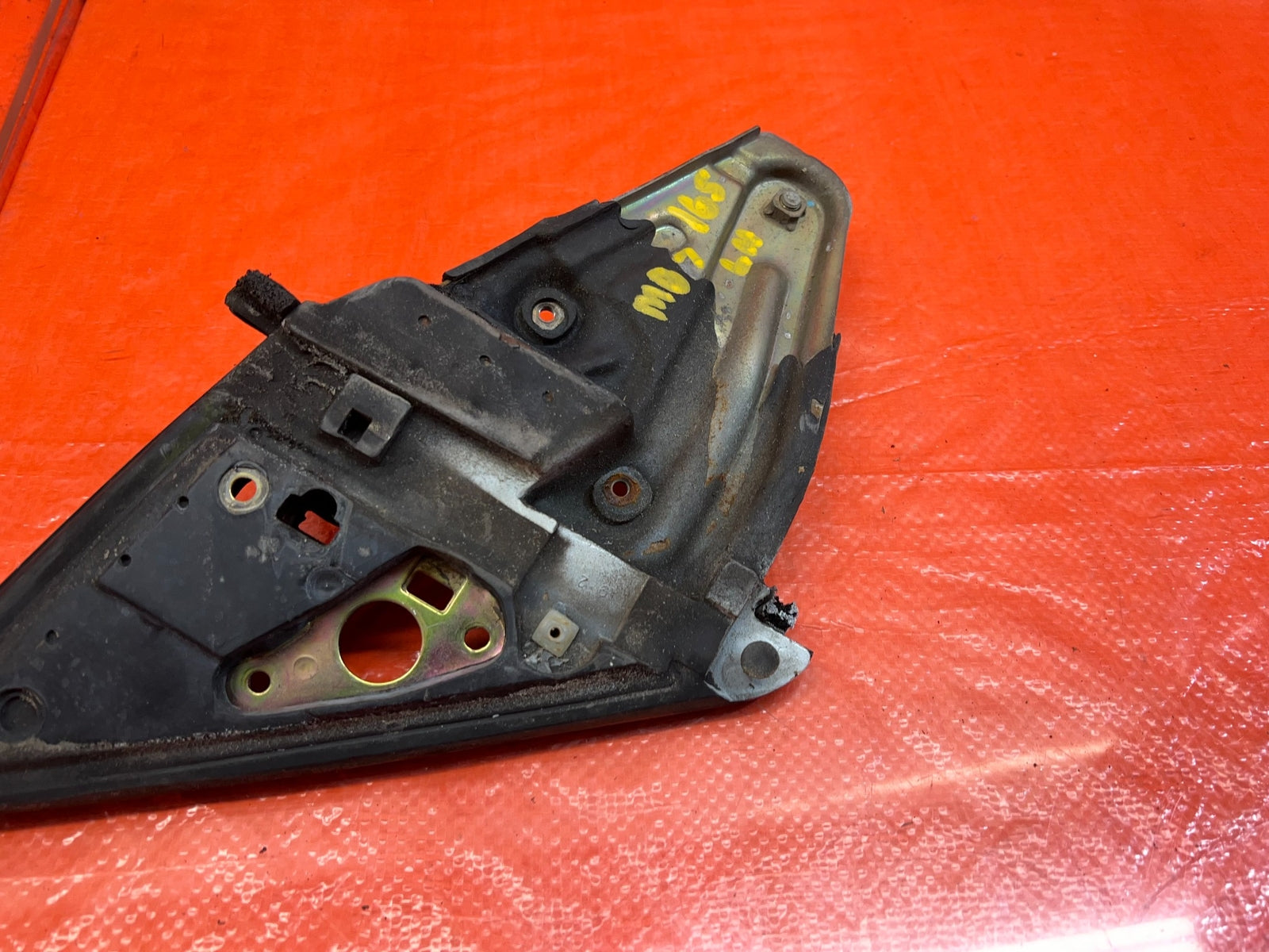 94 01 ACURA INTEGRA SEDAN   DRIVER LEFT DOOR SASH HOLDER   OEM #1655