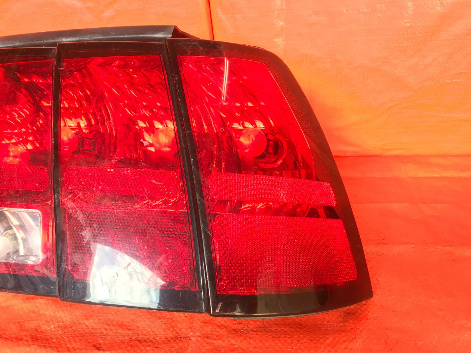 OEM 2004 04 FORD MUSTANG PASSENGER RIGHT TAIL LIGHT LAMP R RH      4