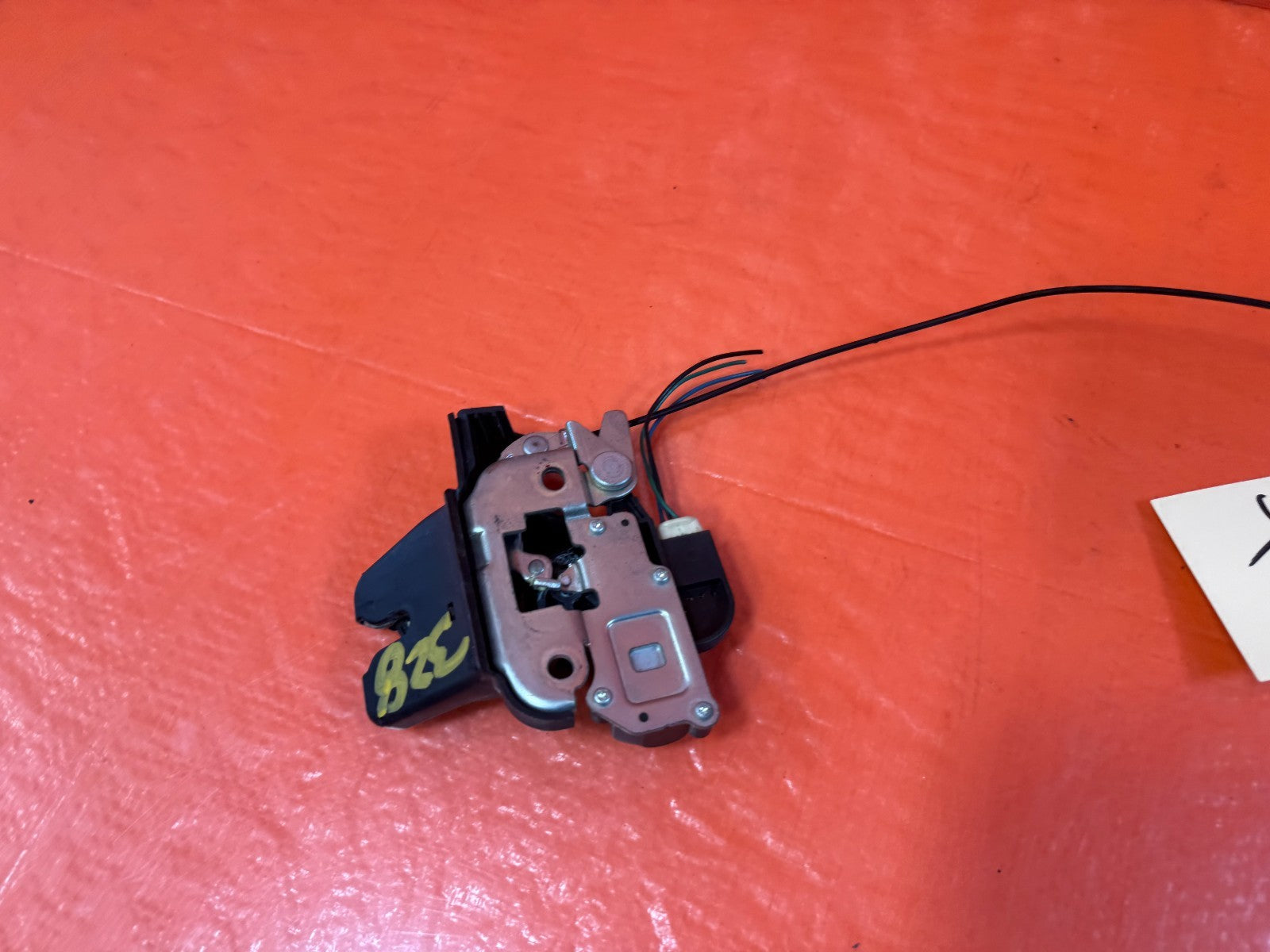 08 15 INFINITI G37 & Q60    2D COUPE   TRUNK LID LATCH LOCK ACTUATOR   OEM 3289