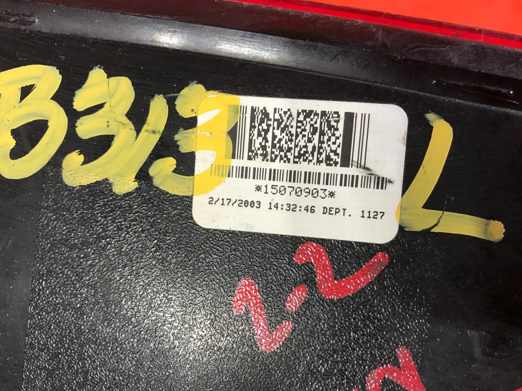 OEM 2006 06 GENERAL MOTORS GMC ENVOY DRIVER LEFT TAIL LIGHT LAMP 15070903 9