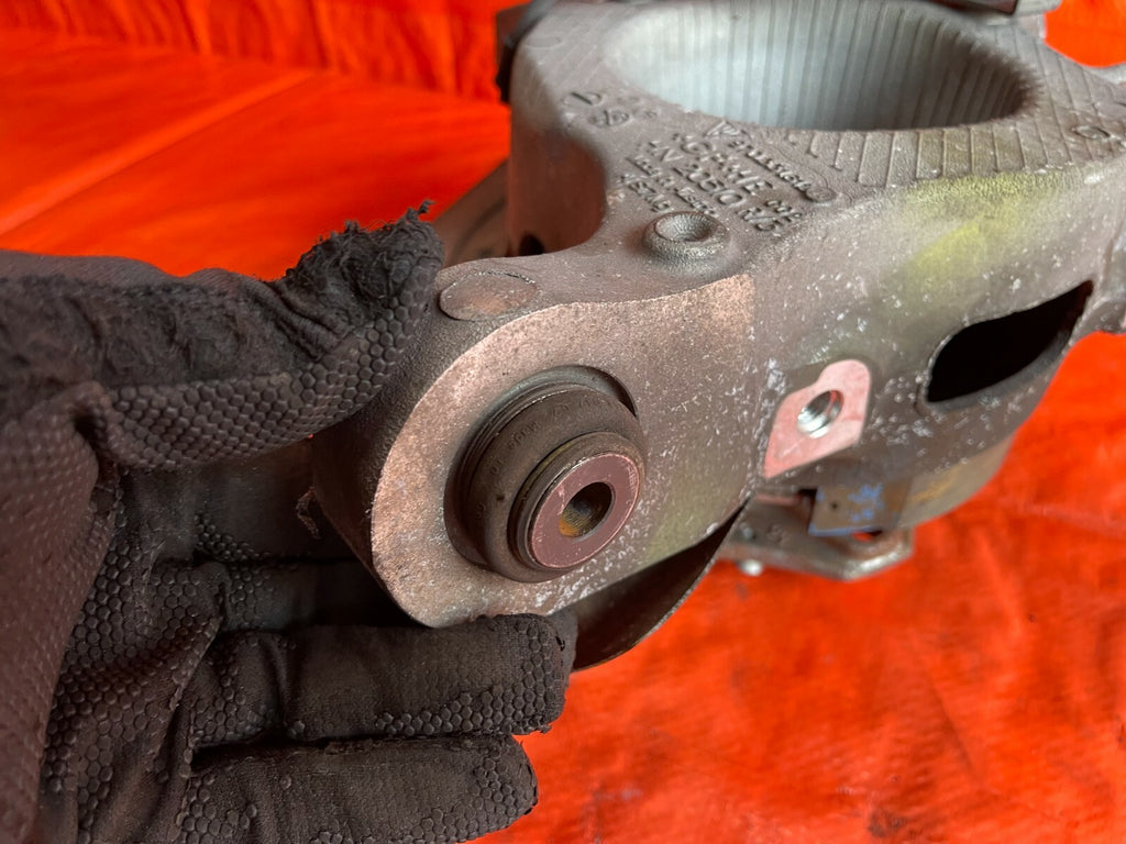14 16 PORSCHE   PANAMERA 4 MODEL   AWD   RIGHT REAR SPINDLE KNUCKLE HUB OEM #6511