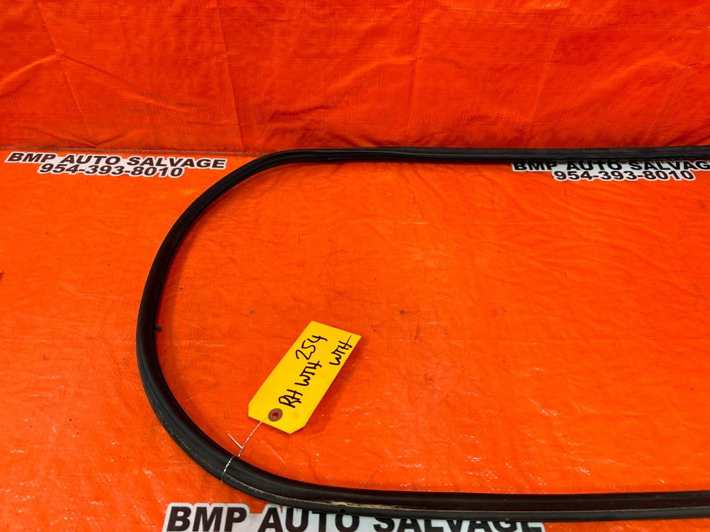 02 06 ACURA RSX   PASSENGER RIGHT FRONT   WEATHER STRIP TRIM SEAL GASKET OEM 2545