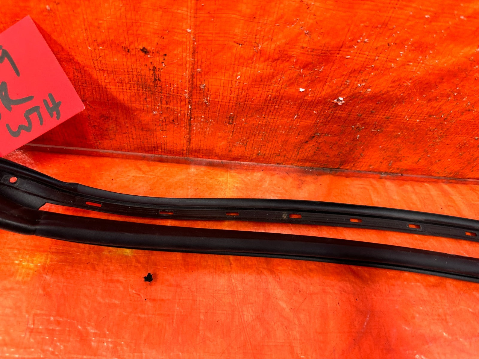 03 05 LANCER EVOLUTION EVO VIII IX 8 9   LEFT REAR DOOR WEATHER STRIP OEM EV93