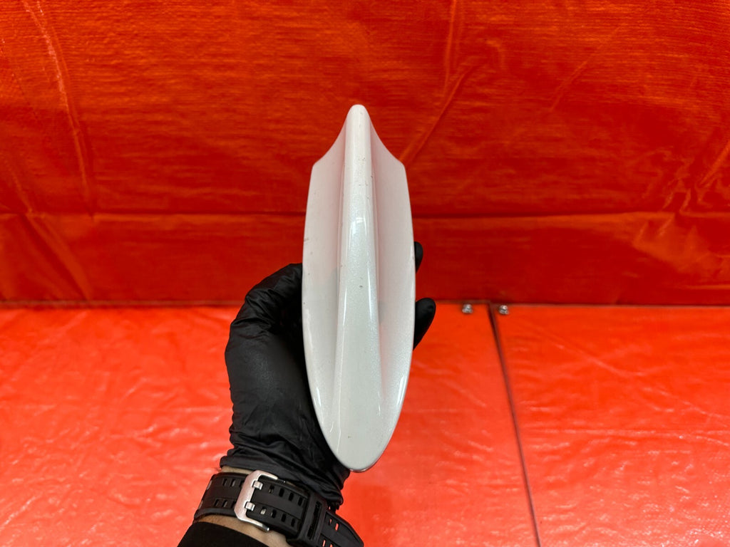 15 16 SUBARU WRX & STI   FACTORY ROOF SHARK FIN ANTENNA WHITE   OEM #1807