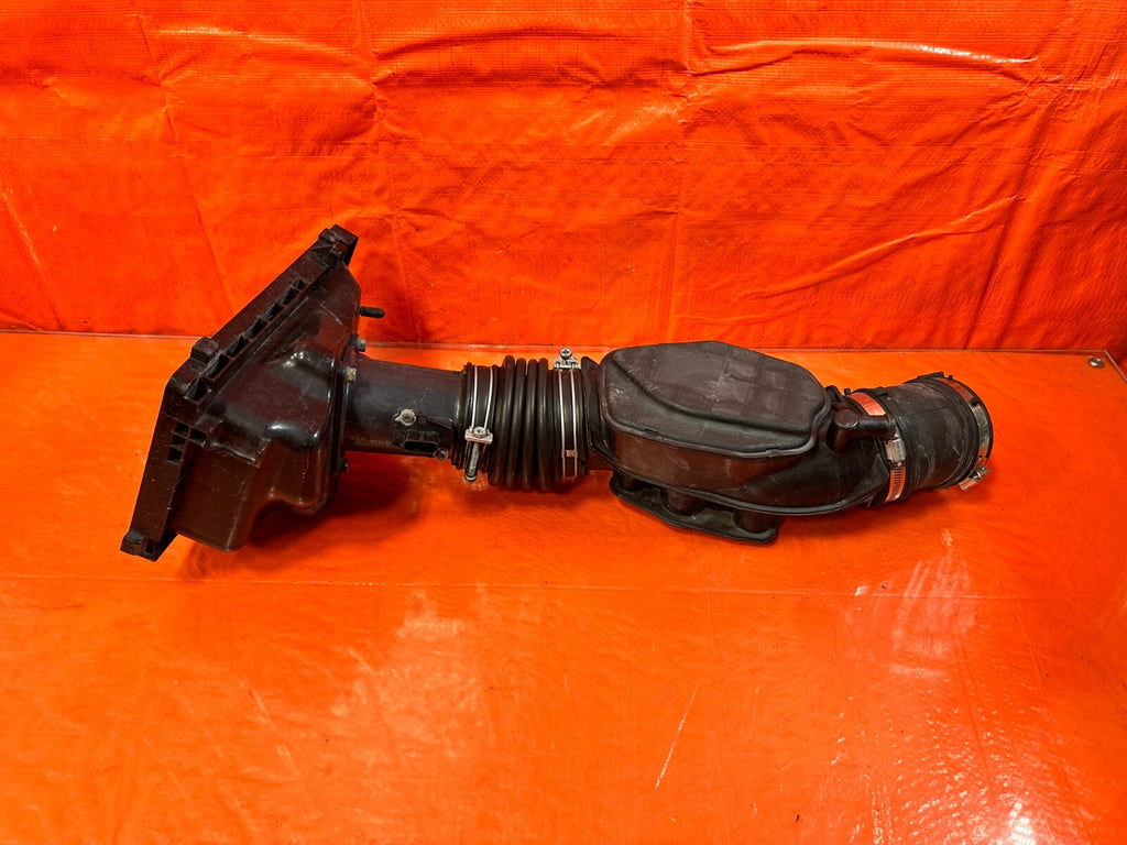 03 07 INFINITI G35 COUPE   VQ35DE AIR INTAKE ARM W/ MAF SENSOR   OEM #2985