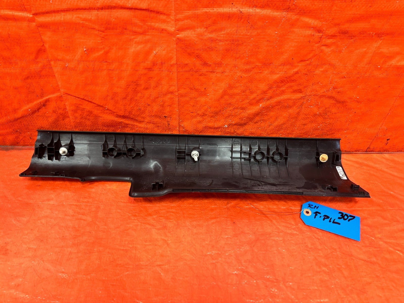 06 11 CIVIC 4D SEDAN   PASSENGER RIGHT FLOOR PILLAR SCUFF PLATE   OEM #3071