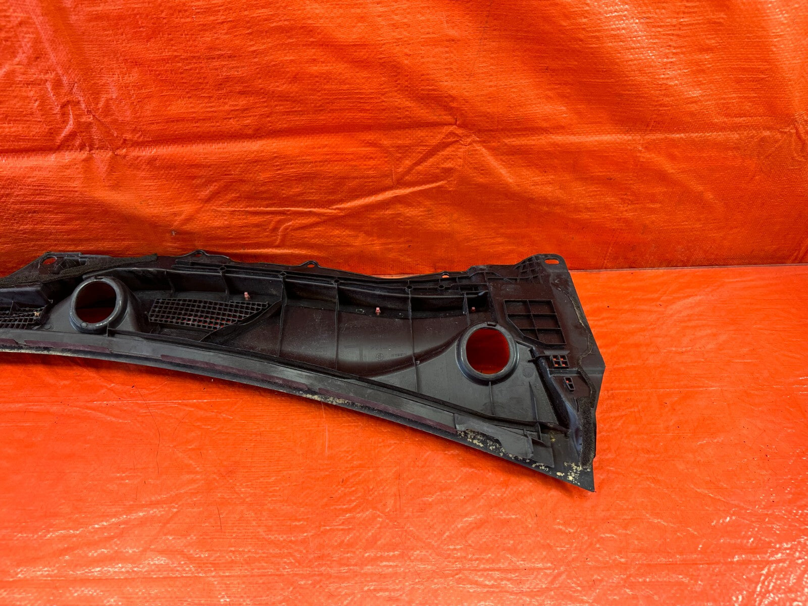 08 15 INFINITI G37 COUPE CONVERTIBLE WINDSHIELD WIPER COWL TRIM PLASTIC OEM 2329