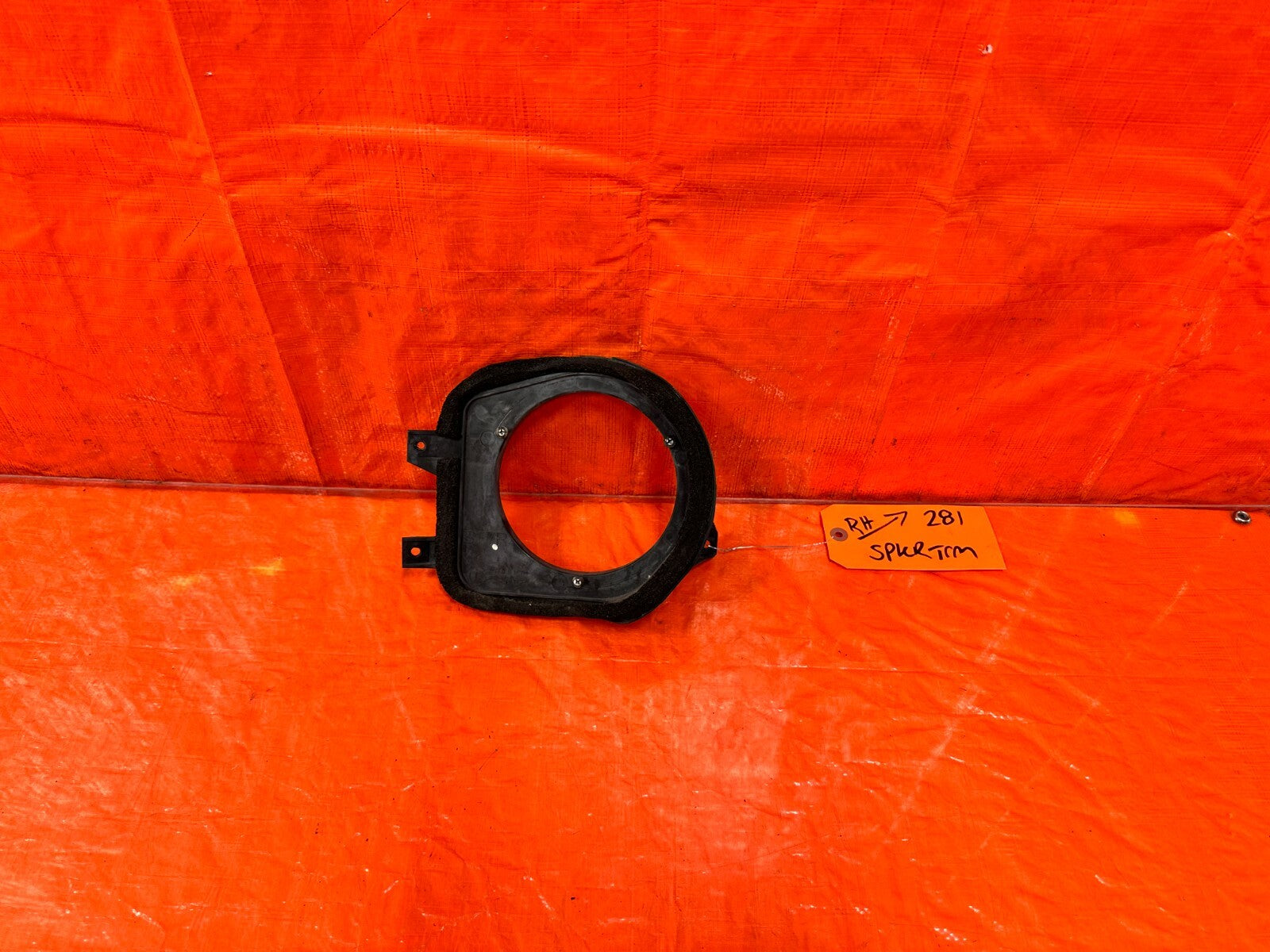 97 01 ACURA INTEGRA 2D REAR SPEAKER MOUNTING BRACKET PODS RIGHT SIDE OEM #2810