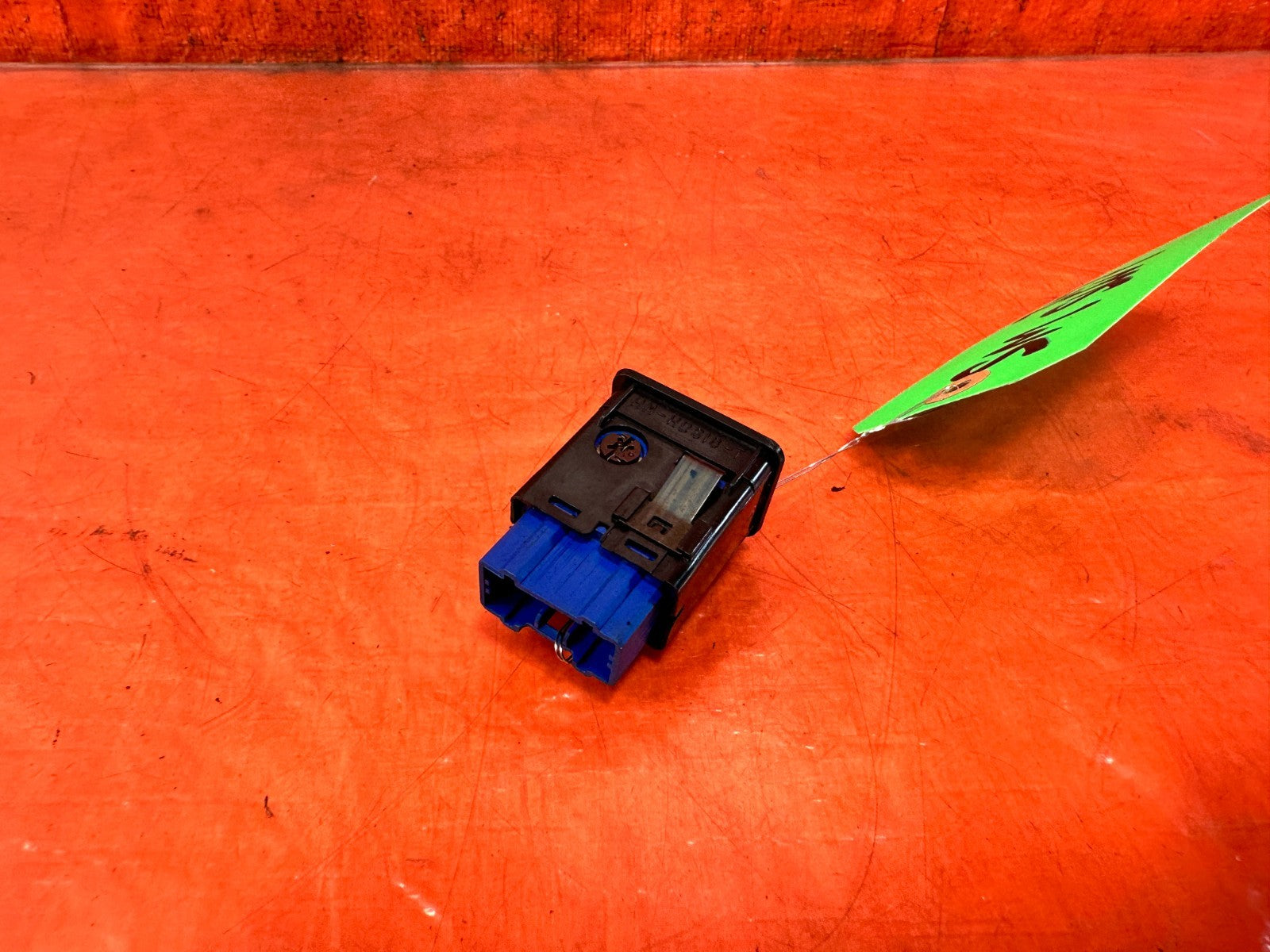 90 91 HONDA CIVIC HATCHBACK   EMERGENCY HAZARD SWITCH BUTTON   OEM 3172