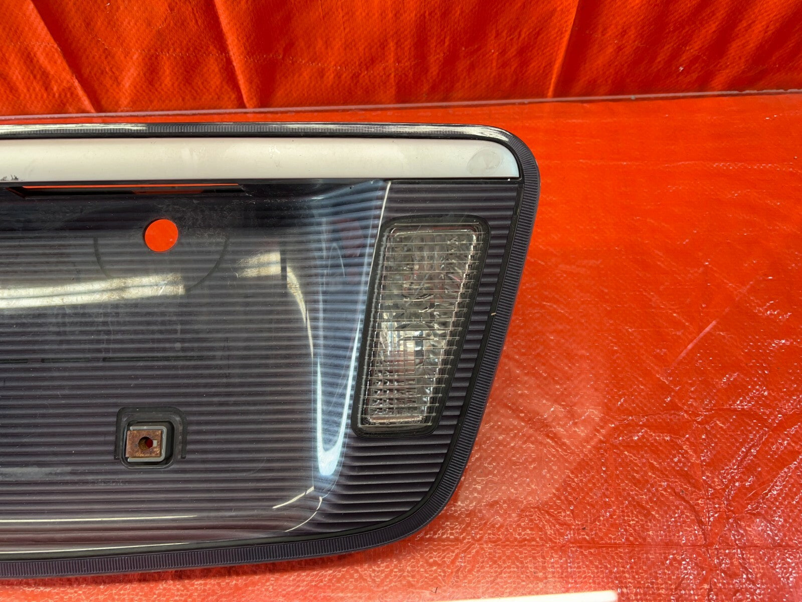 04 06 ACURA TL   REAR TRUNK LID LICENSE PLATE HOLDER TRIM W/ LIGHTS   OEM #1083