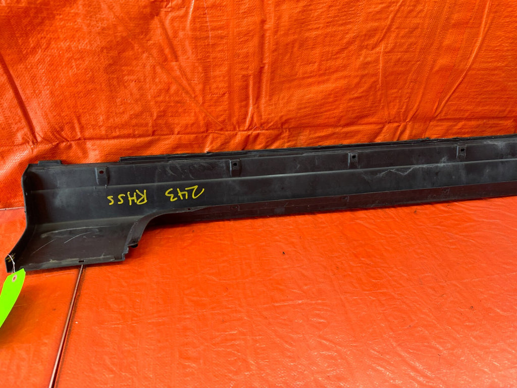 88 89 HONDA CRX   SIDE SKIRT ROCKER MOLDING TRIM   RIGHT SIDE   OEM FACTORY #24310