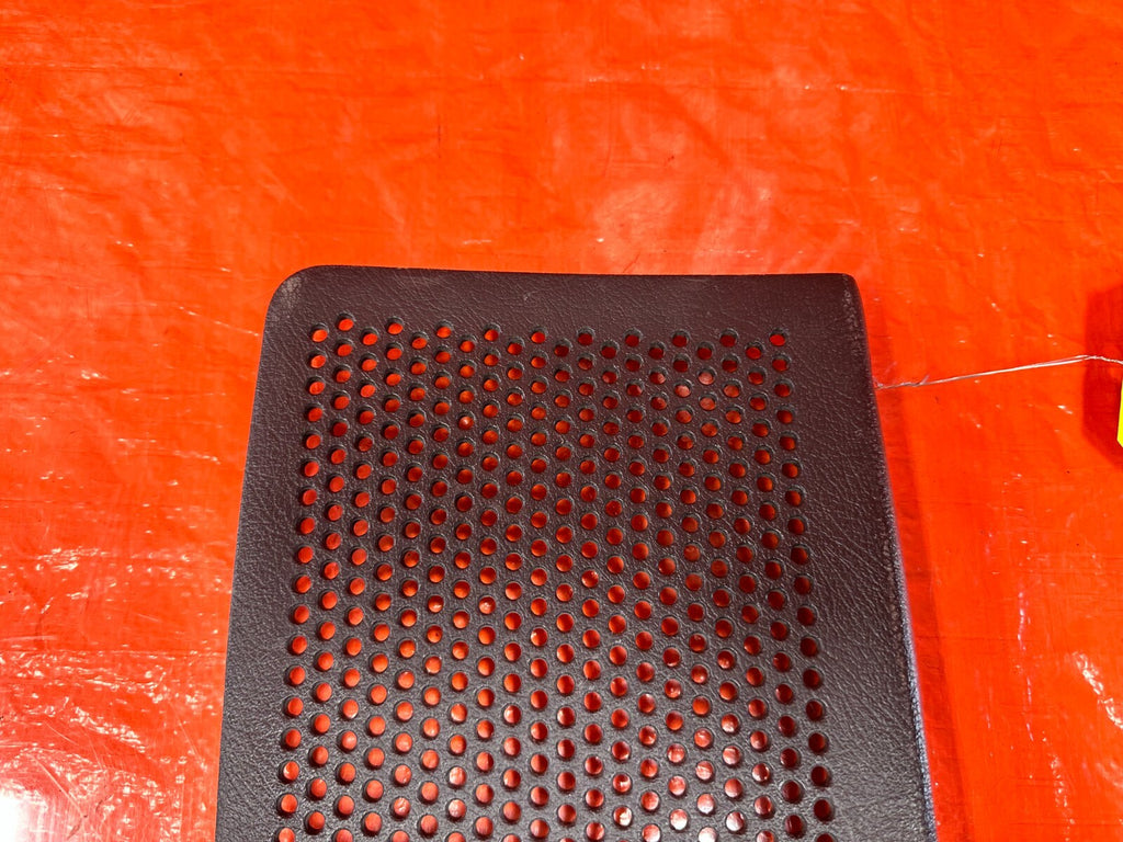 88 91 HONDA CRX   PASSENGER RIGHT DOOR PANEL SPEAKER COVER TRIM PLASTIC OEM 2772