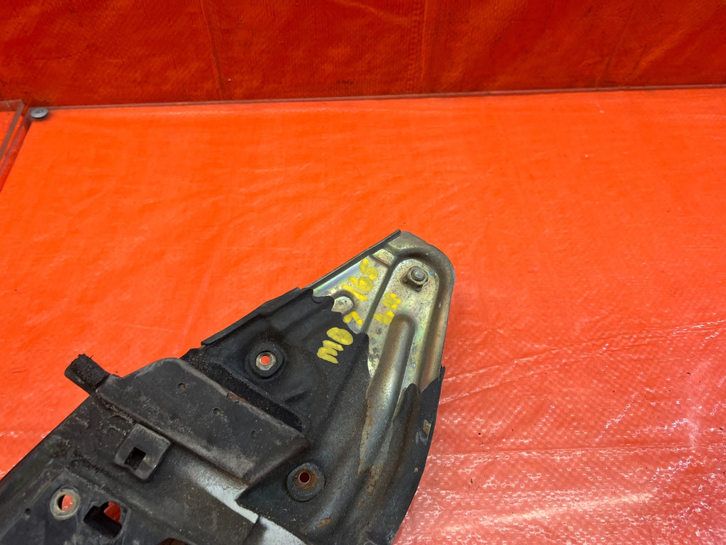 94 01 ACURA INTEGRA SEDAN   DRIVER LEFT DOOR SASH HOLDER   OEM #1656
