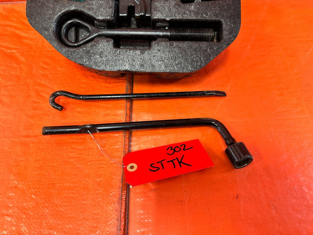 13 16 HYUNDAI GENESIS COUPE   SPARE TIRE TOOL KIT W/ SCISSOR JACK & ALL OEM #3021
