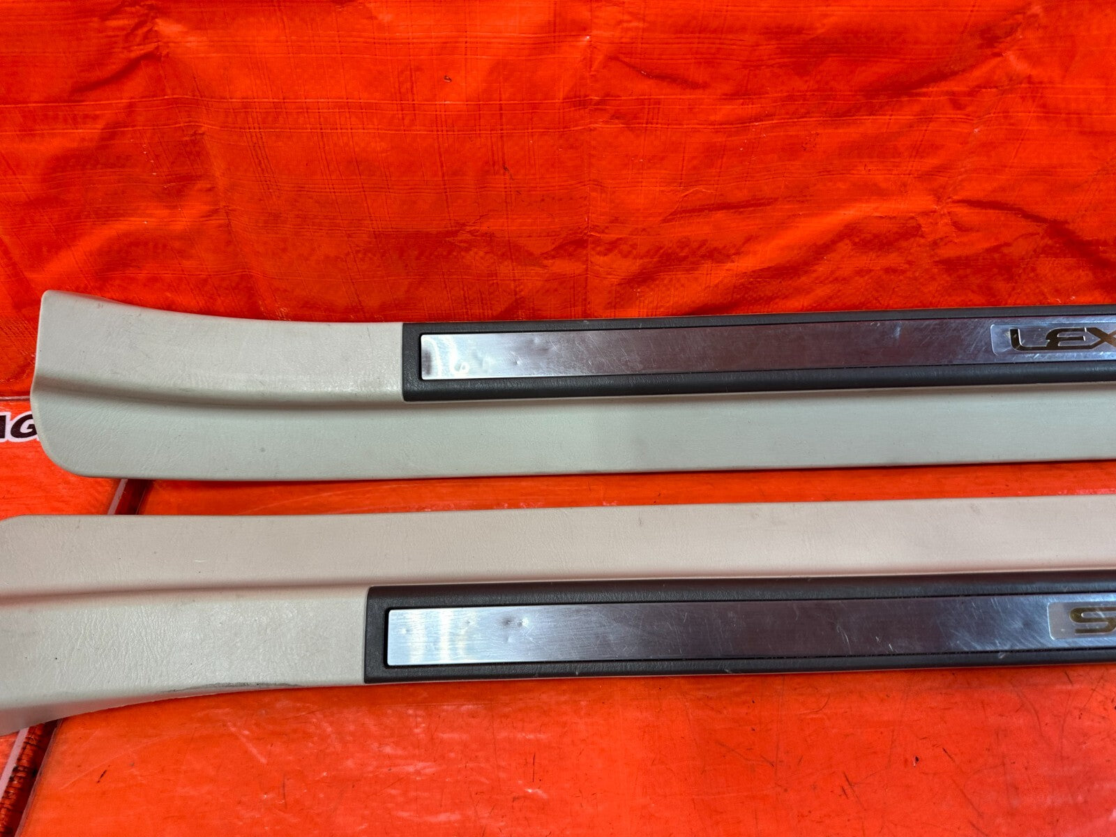02 05 LEXUS SC430   LEFT AND RIGHT FLOOR PILLARS SCUFF PLATE SET   ECRU OEM 26111
