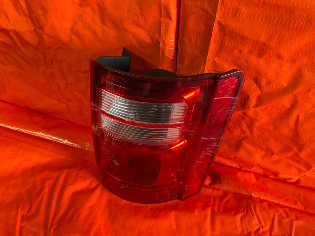 08 10 DODGE GRAND CARAVAN   PASSENGER RIGHT R RH   TAIL LIGHT LAMP   OEM FACTORY5