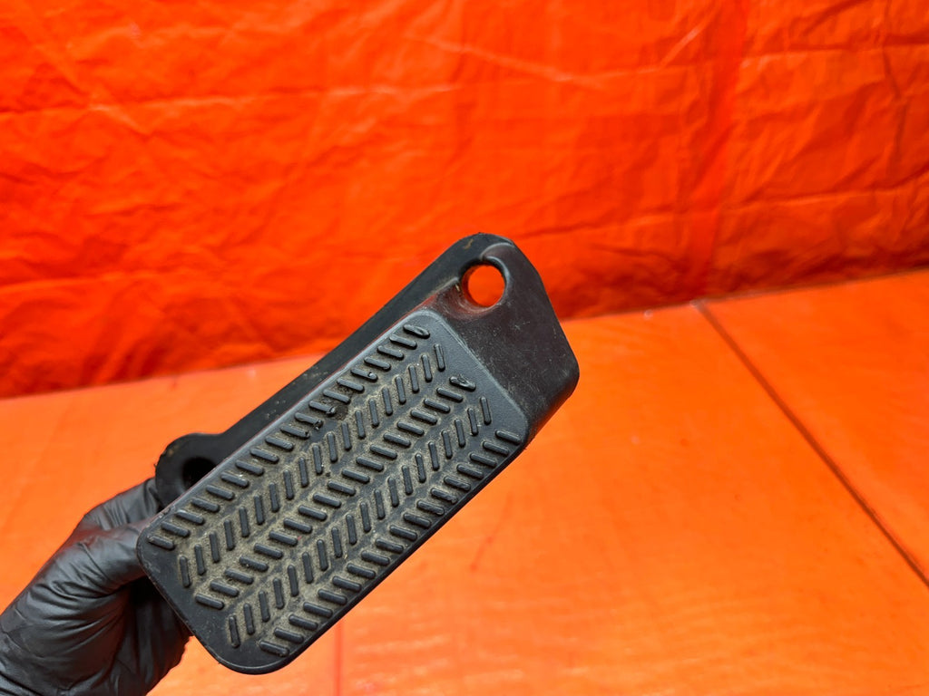 97 01 HONDA PRELUDE 2.2L DRIVER LEFT FOOT REST DEAD PEDAL TRIM PLASTIC #3364