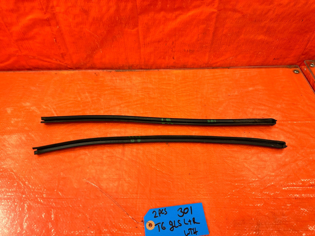 97 01 HONDA CR V CRV   TAIL GATE GLASS WEATHER STRIP   OEM FACTORY #3015