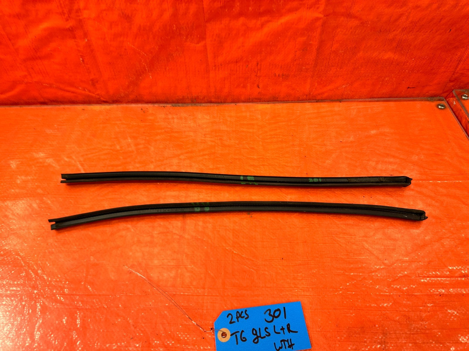 97 01 HONDA CR V CRV   TAIL GATE GLASS WEATHER STRIP   OEM FACTORY #3015