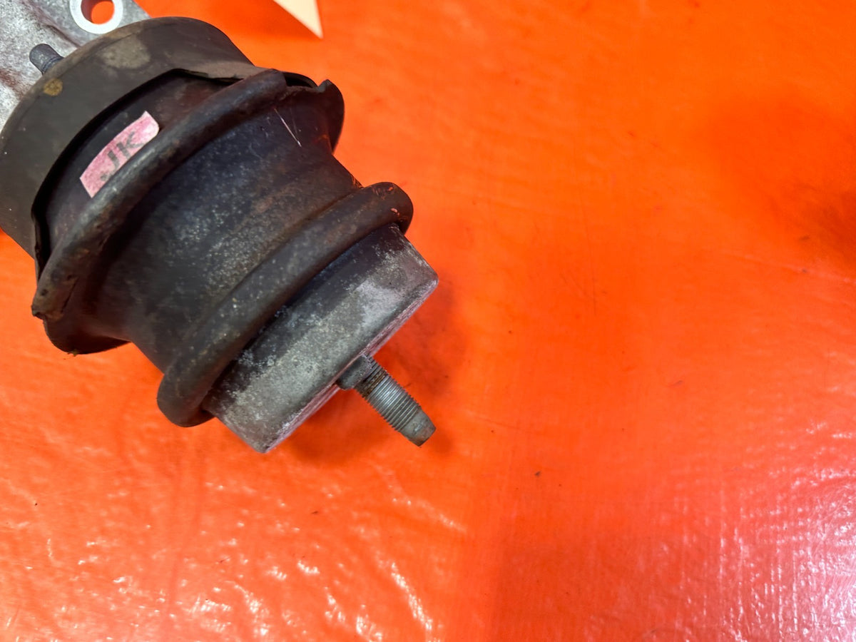 08-15 INFINITI G37 Q60 - VQ37 RIGHT ALUMINUM ENGINE BRACKET RWD - OEM #3291