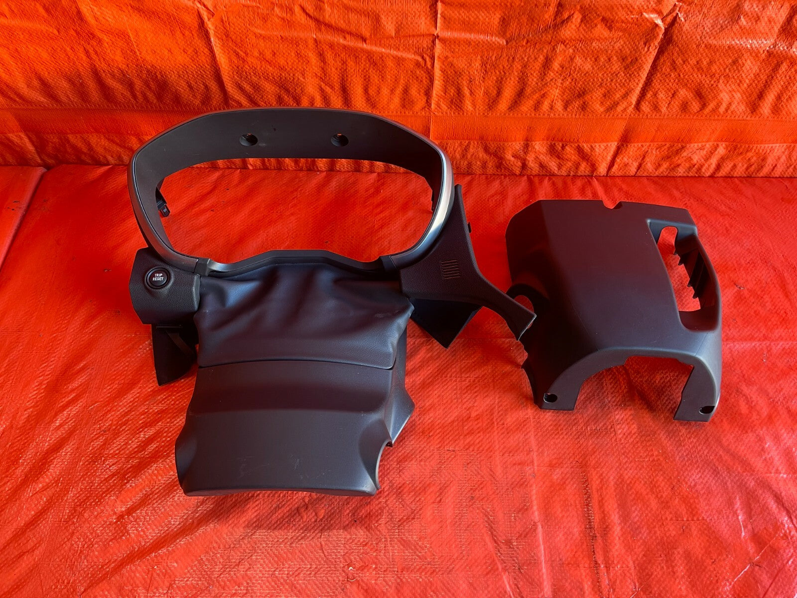 18 21 SUBARU CROSSTREK STEERING COLUMN COVER TRIM W/ CLUSTER BEZEL   OEM #720
