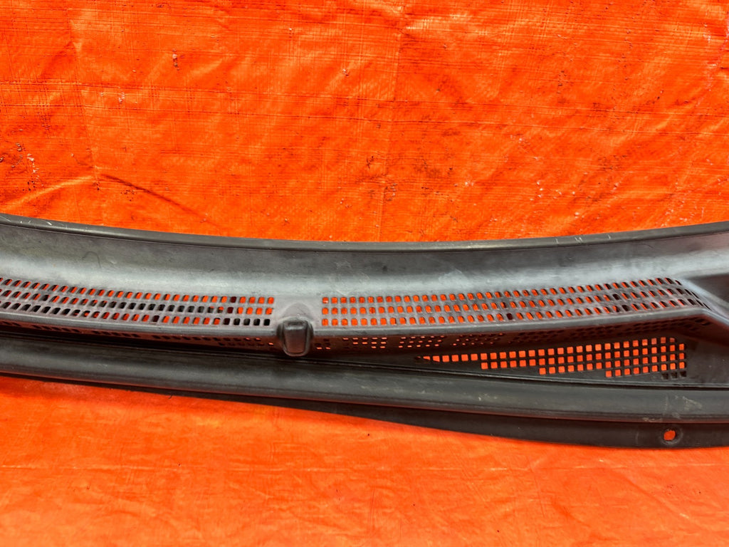 13 16 HYUNDAI GENESIS COUPE   WINDSHIELD WIPER COWL TRIM PLASTIC   OEM 3183