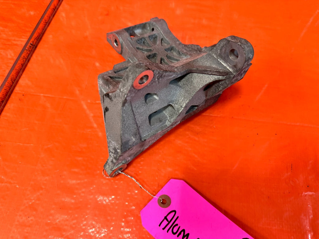 08 21 SUBARU IMPREZA WRX STI   EJ257   ALTERNATOR MOUNTING BRACKET   OEM #2667