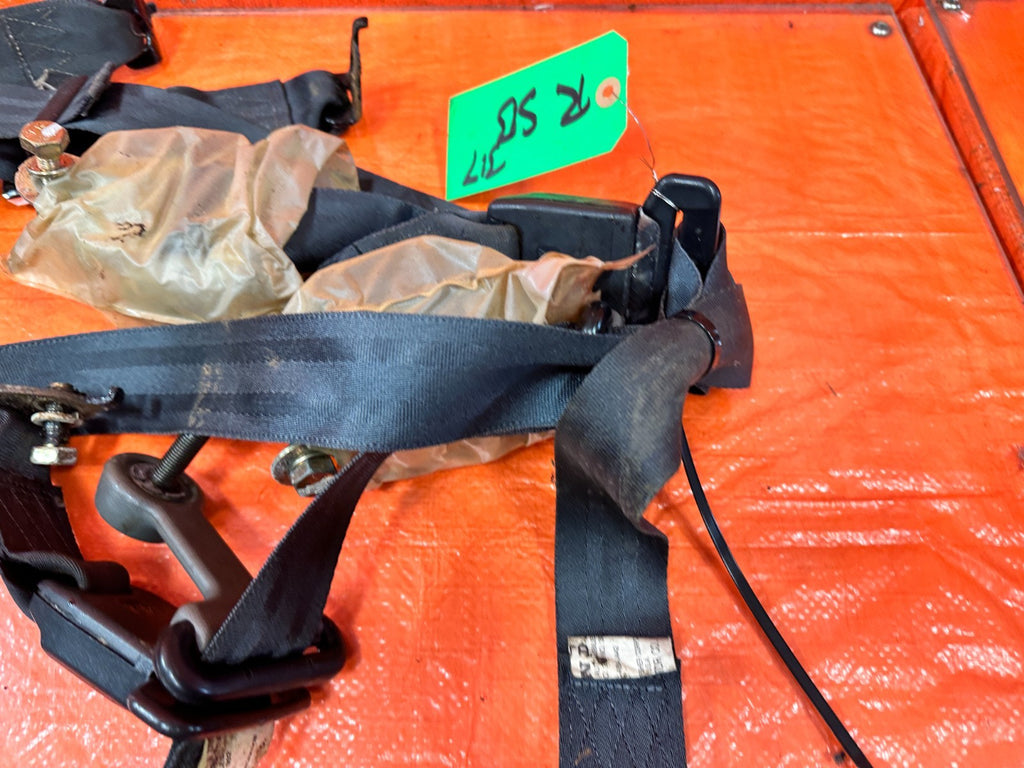 90 91 HONDA CIVIC HATCHBACK   REAR SEAT BELT SET   LEFT & RIGHT SEAT BELTS   OEM3