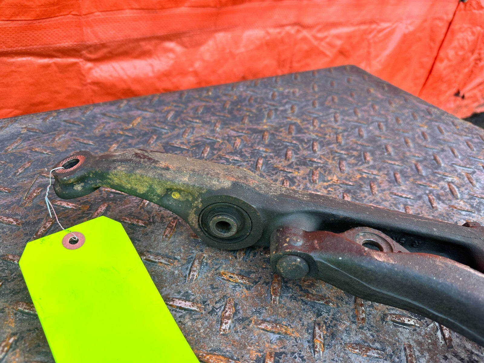 93 97 HONDA DEL SOL   LEFT AND RIGHT FRONT LOWER CONTROL ARMS   CORE USE ONLY15
