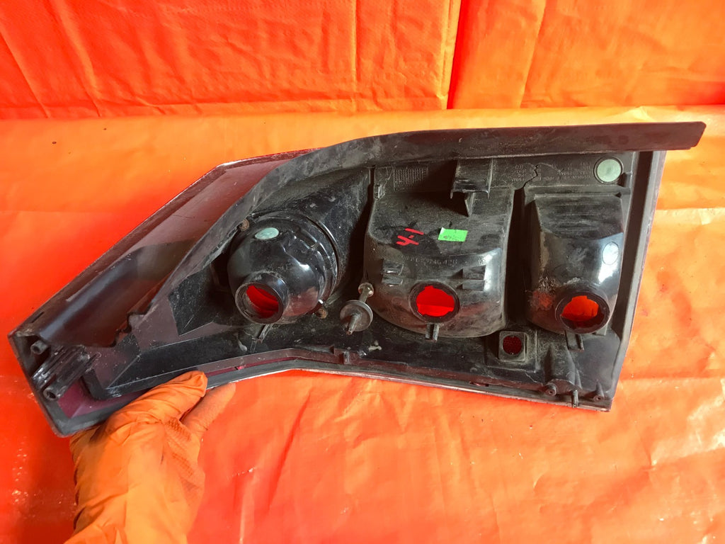 OEM 2004 04 CADILLAC CTS PASSENGER RIGHT TAIL LIGHT LAMP R RH9
