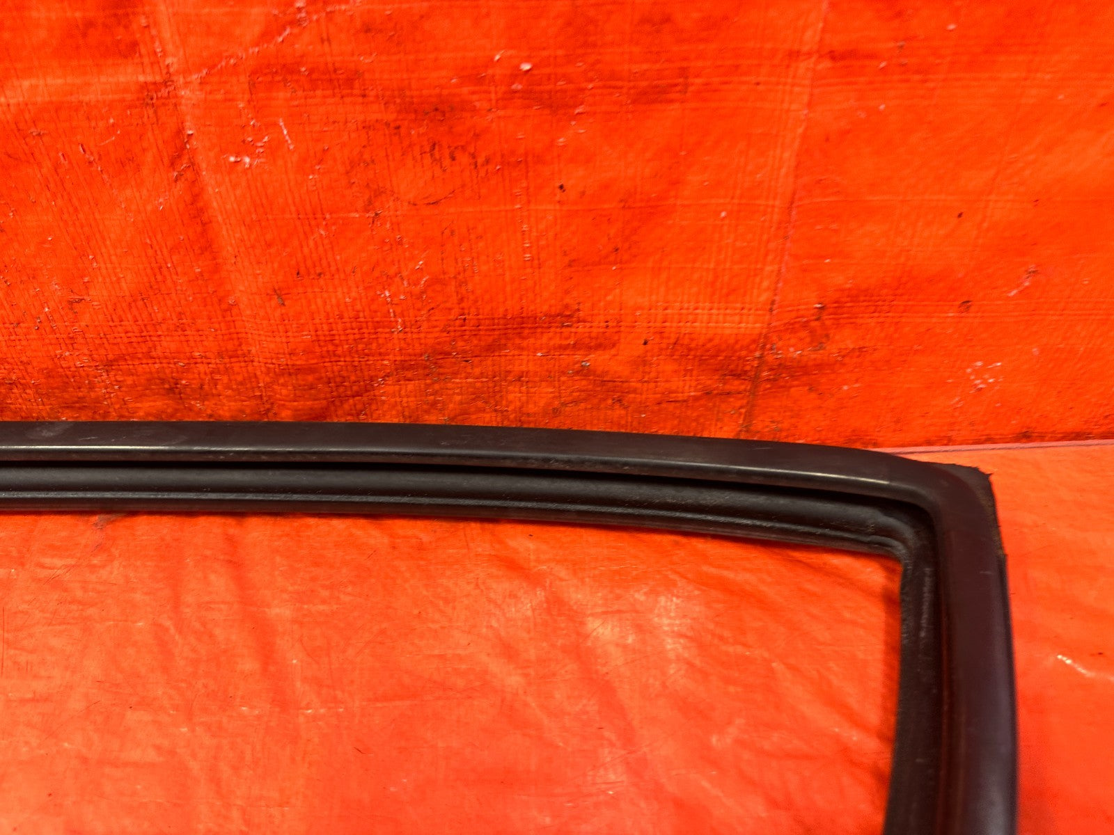 97 01 HONDA CR V CRV   PASSENGER RIGHT REAR WINDOW GLASS RUN CHANNEL OEM 3018