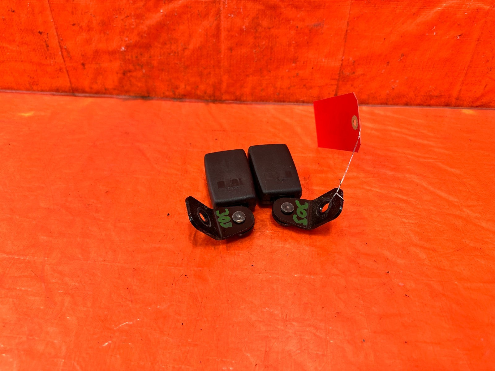 09 11 MAZDA RX8 RX 8   LEFT &  RIGHT REAR   REAR SEAT BELT BUCKLES CLIPS OEM 3033