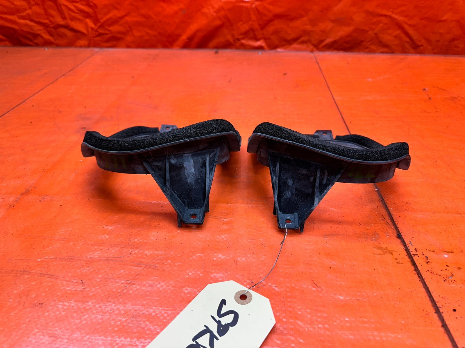 94 01 ACURA INTEGRA 2D REAR AUDIO SPEAKER MOUNTING BRACKET PAIR OEM #3317